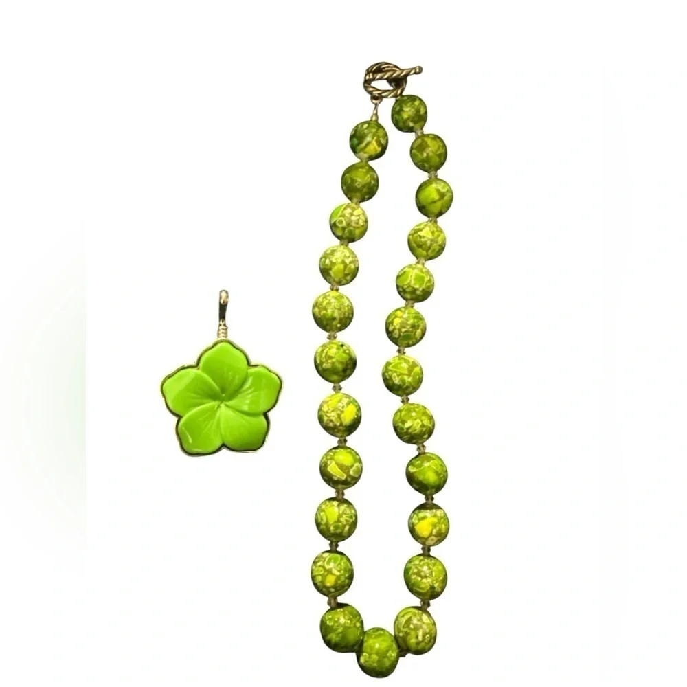 Green speckle beaded necklaces with detachable flower pendant silver clasp